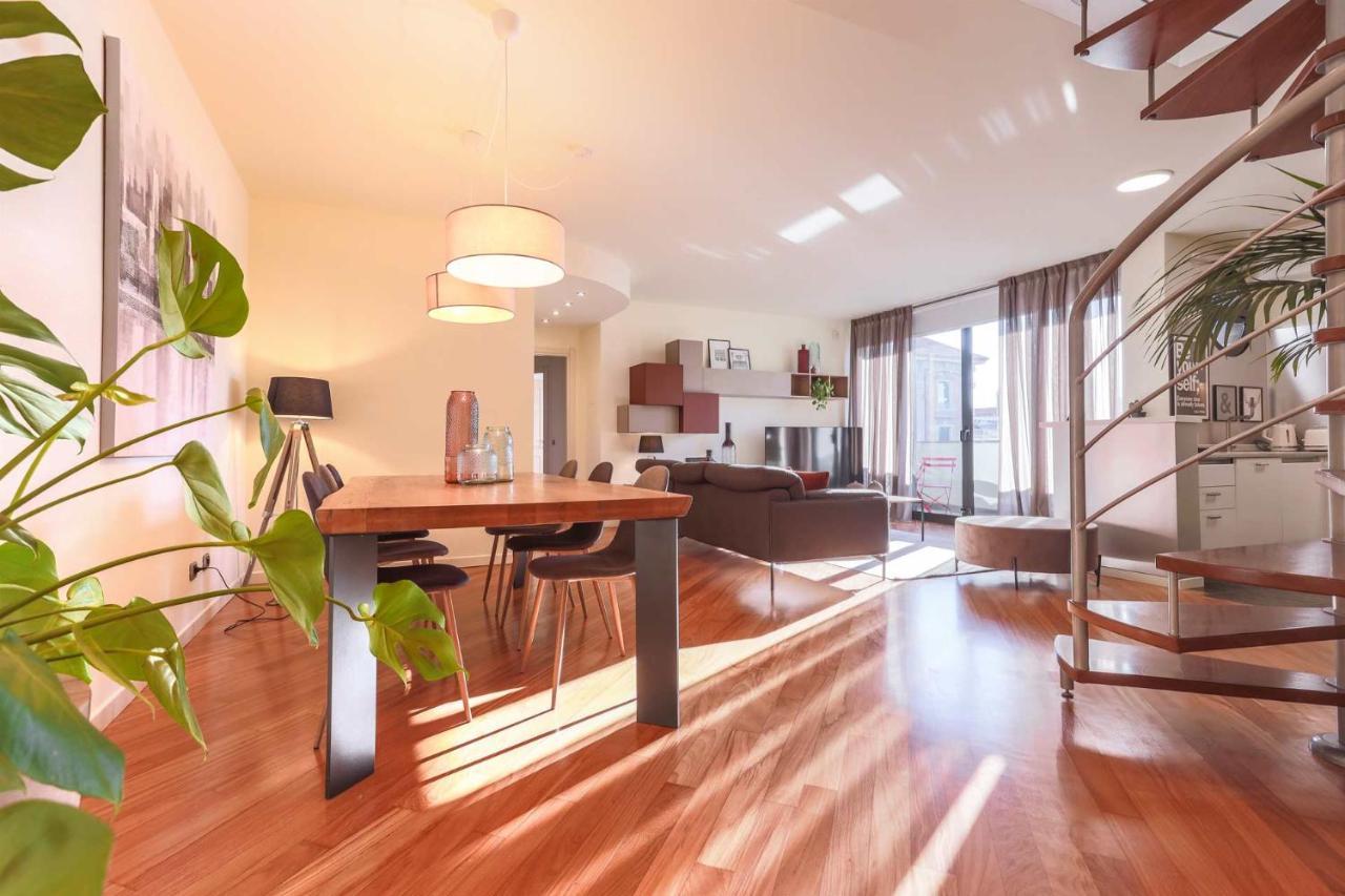 Ar Prestige Penthouse - Soho Apartment Bergamo Bagian luar foto