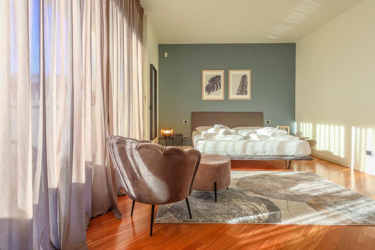 Ar Prestige Penthouse - Soho Apartment Bergamo Bagian luar foto